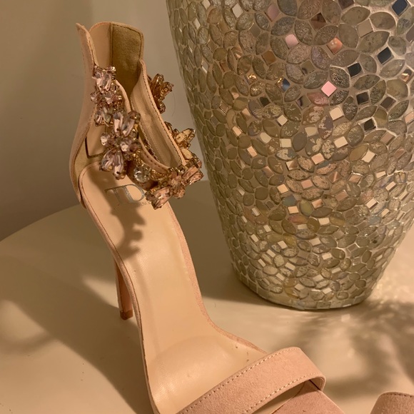 Heels - Picture 2 of 3